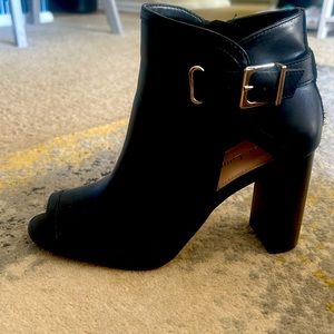 8.5 lightly worn booties